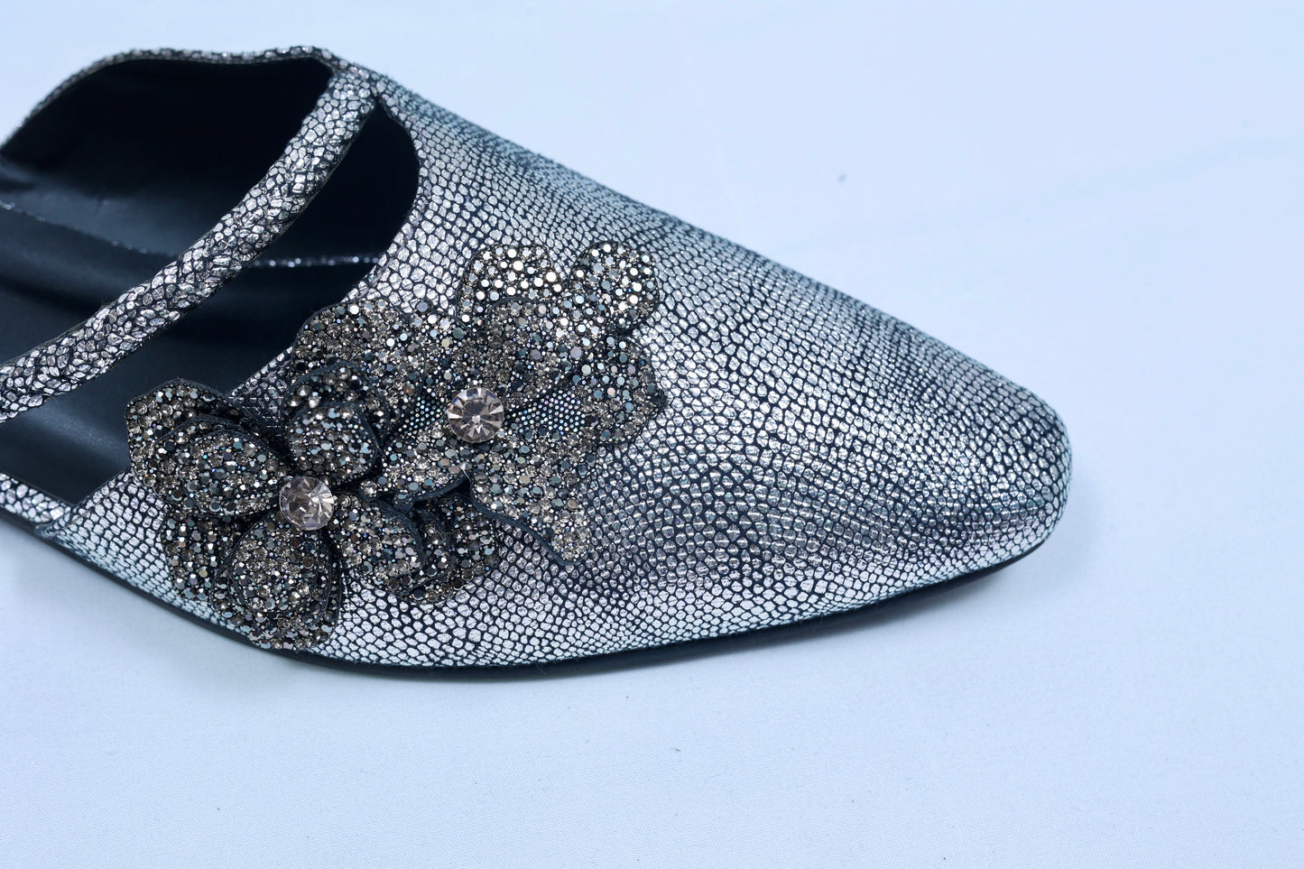 Close Toe Faux Leather Grey Zilly Mules Flats