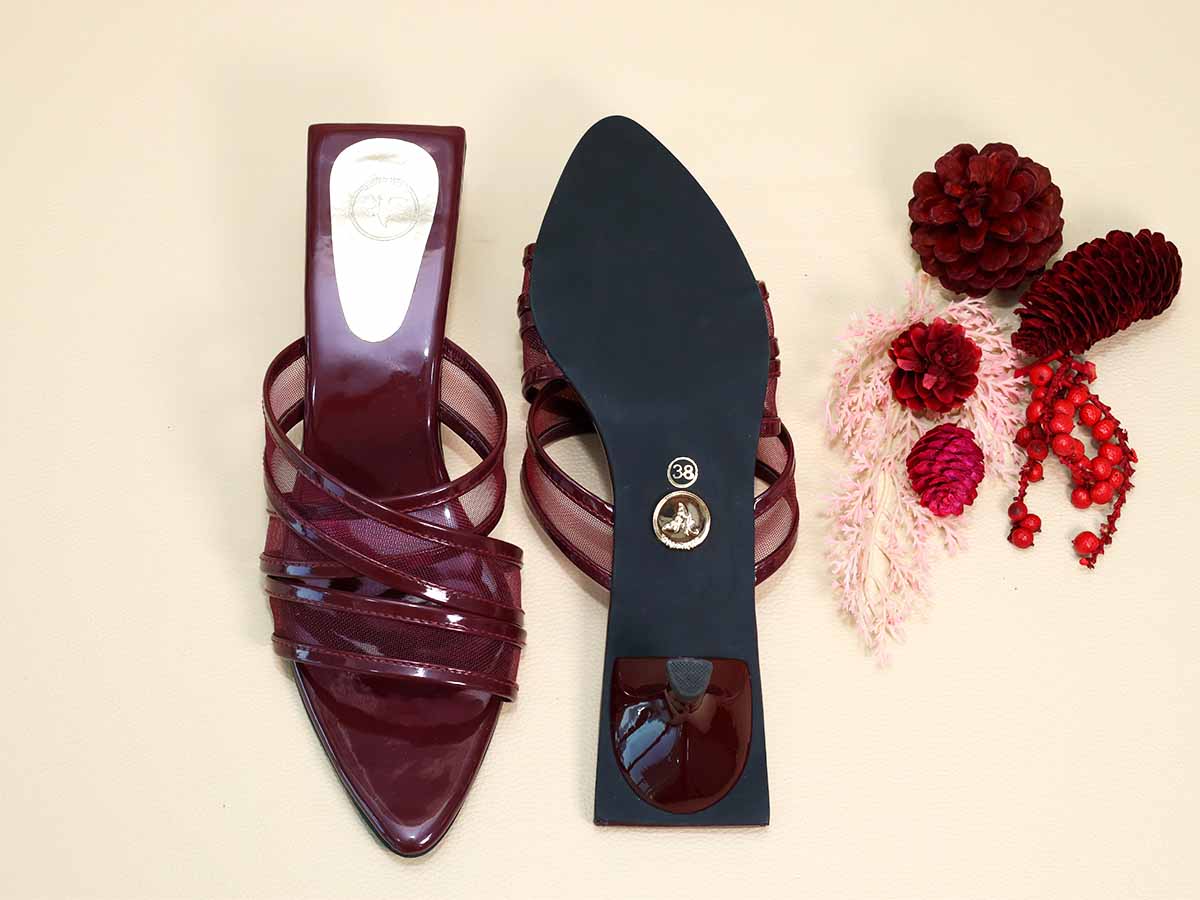 Burg Net Kitten Heel