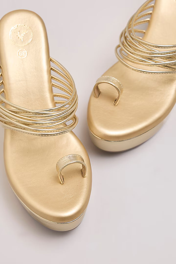 Gold String Kolhapuri Wedge