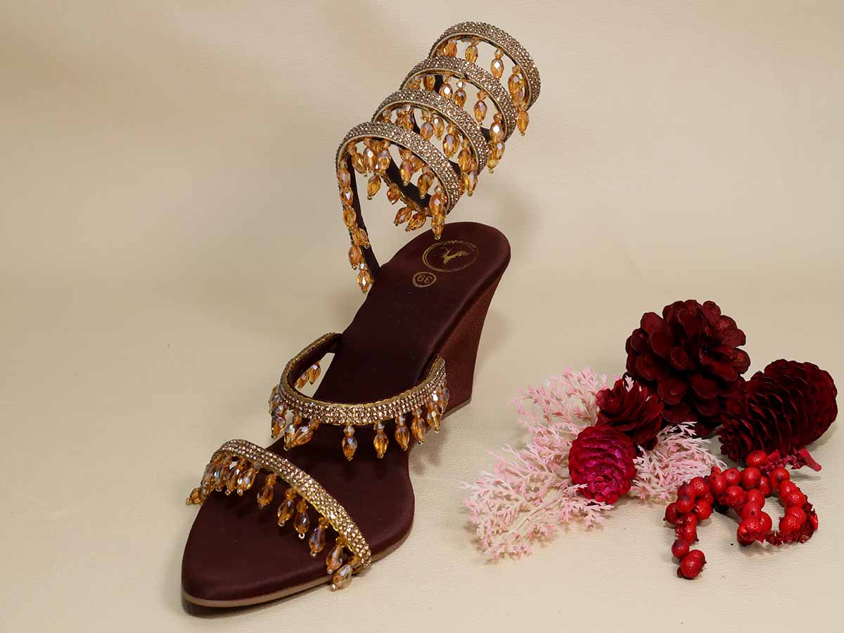 Gold Jhallar Brown Half Wedge