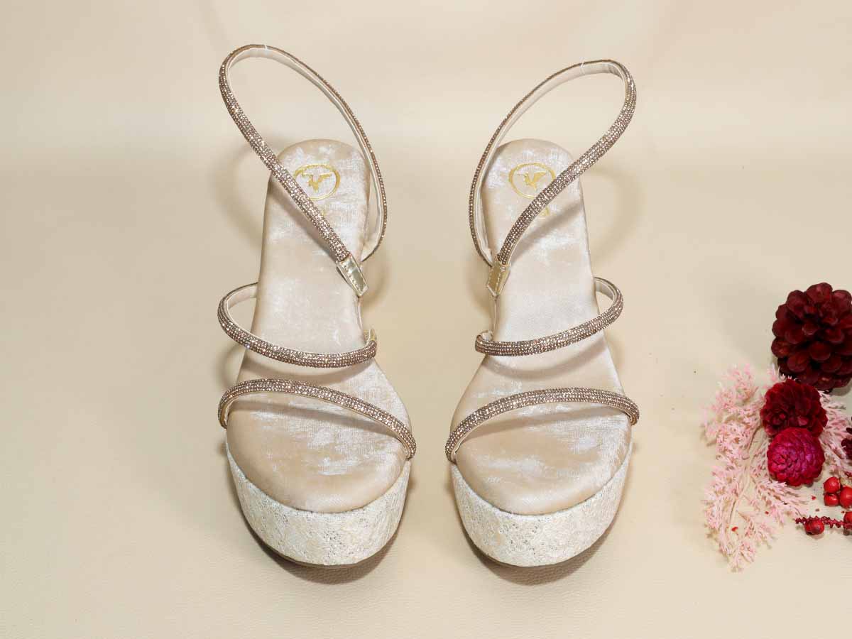 Berry White Net Wedge