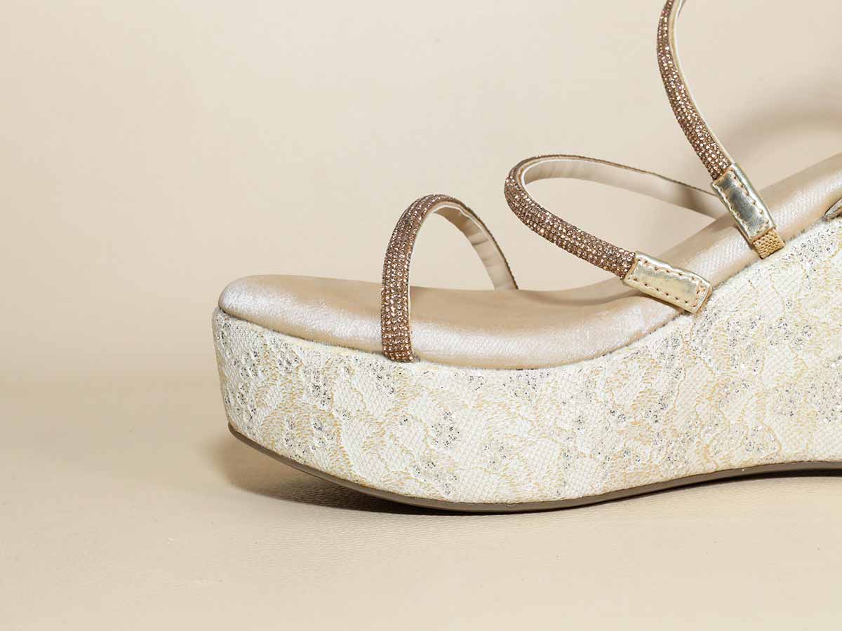 Berry White Net Wedge