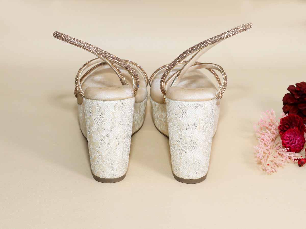 Berry White Net Wedge