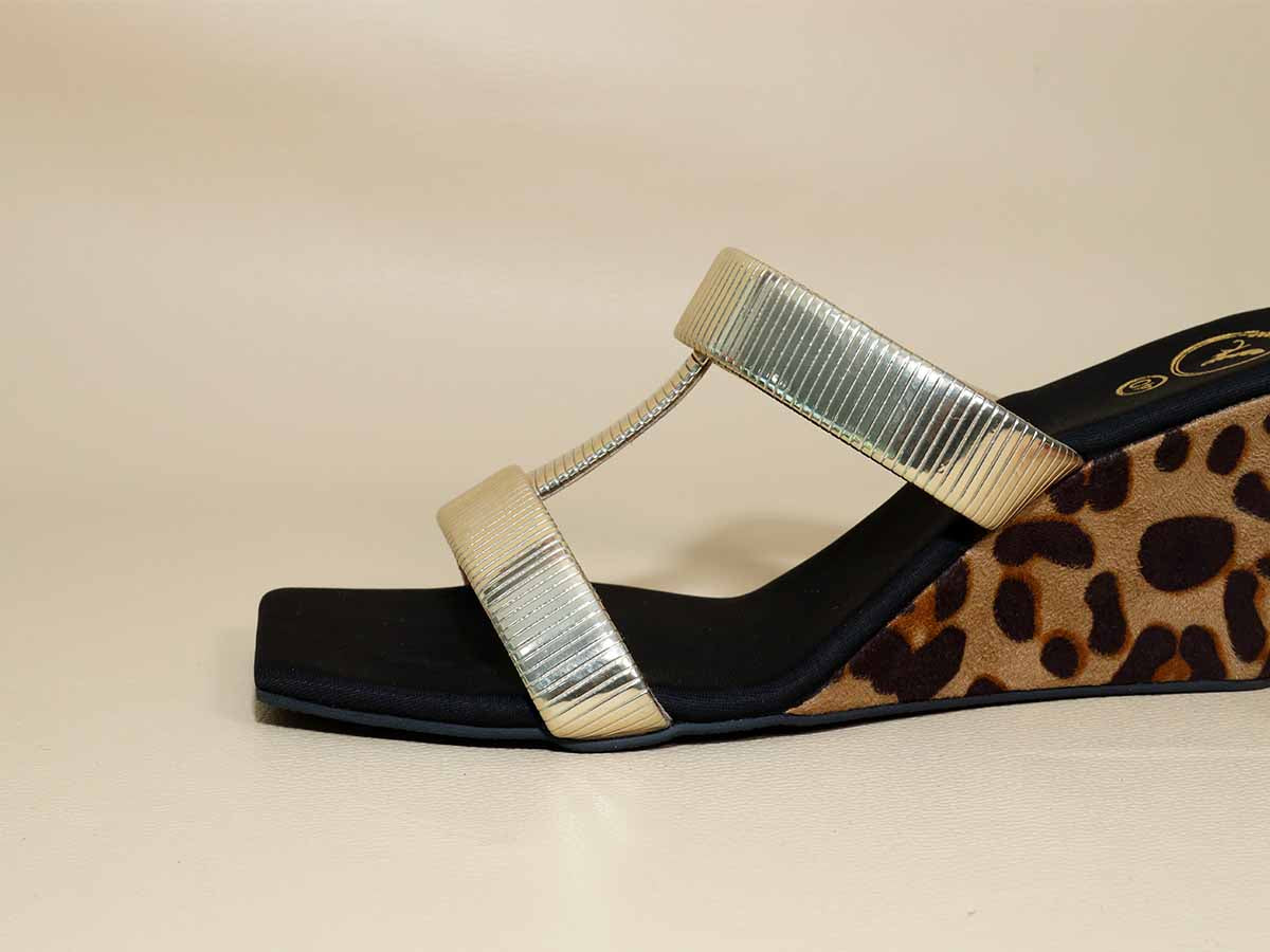 Black Hani Half Wedge