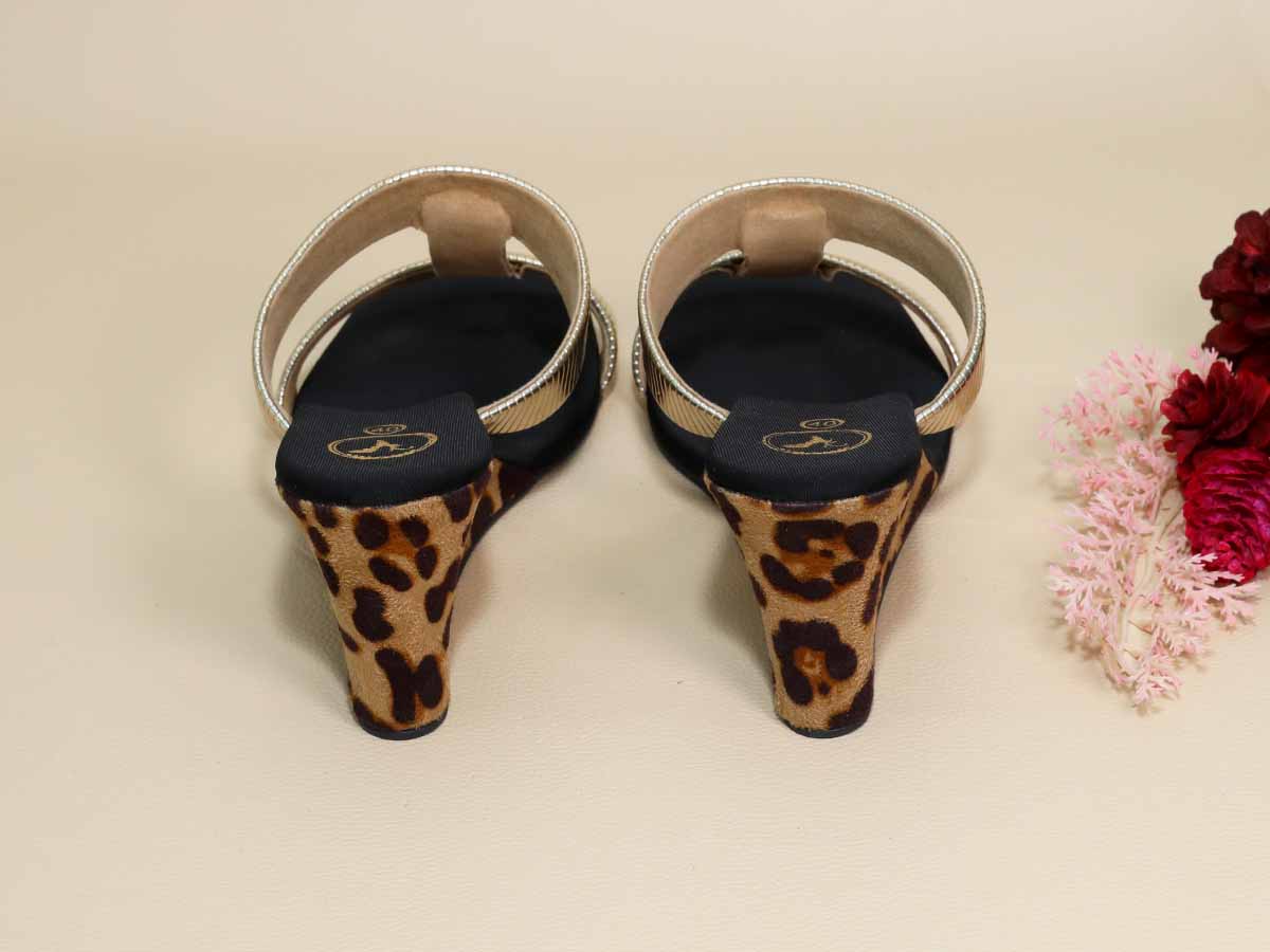 Black Hani Half Wedge