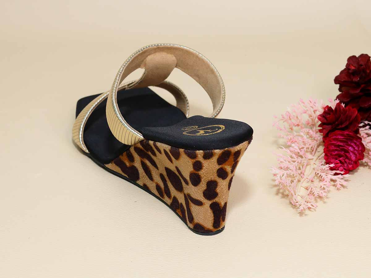 Black Hani Half Wedge