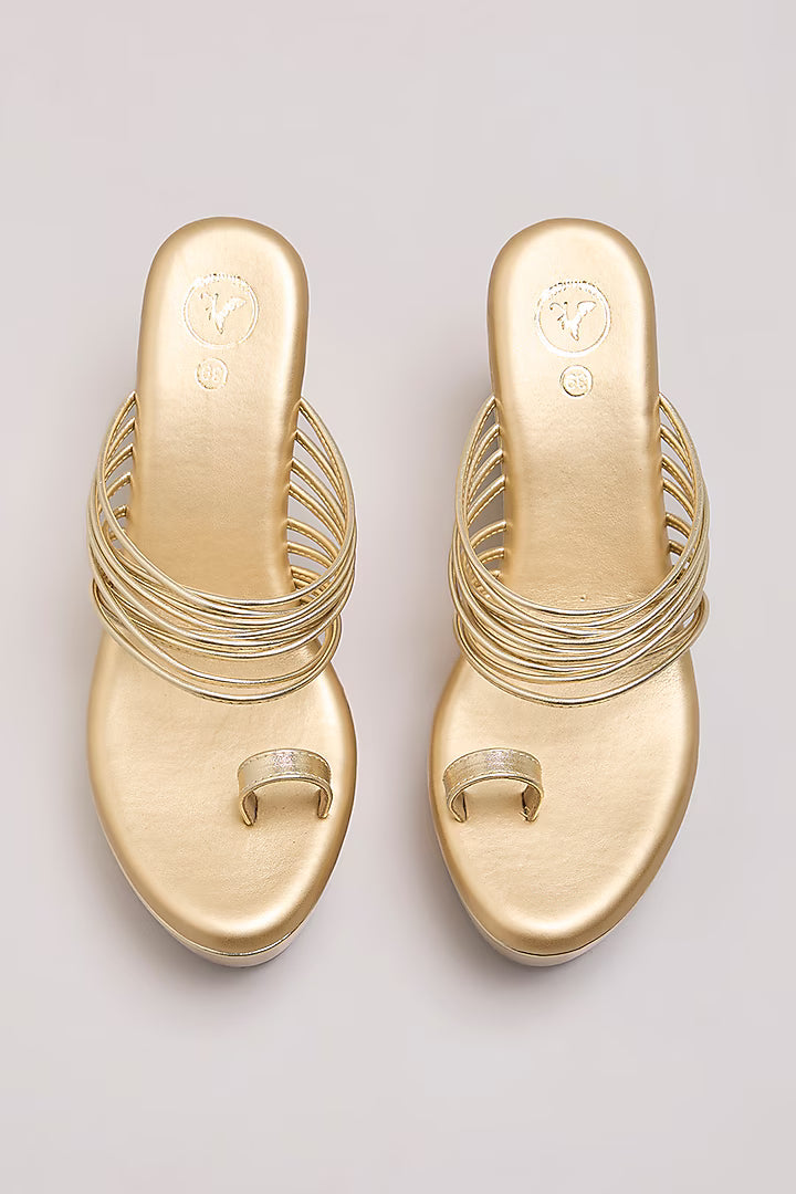 Gold String Kolhapuri Wedge