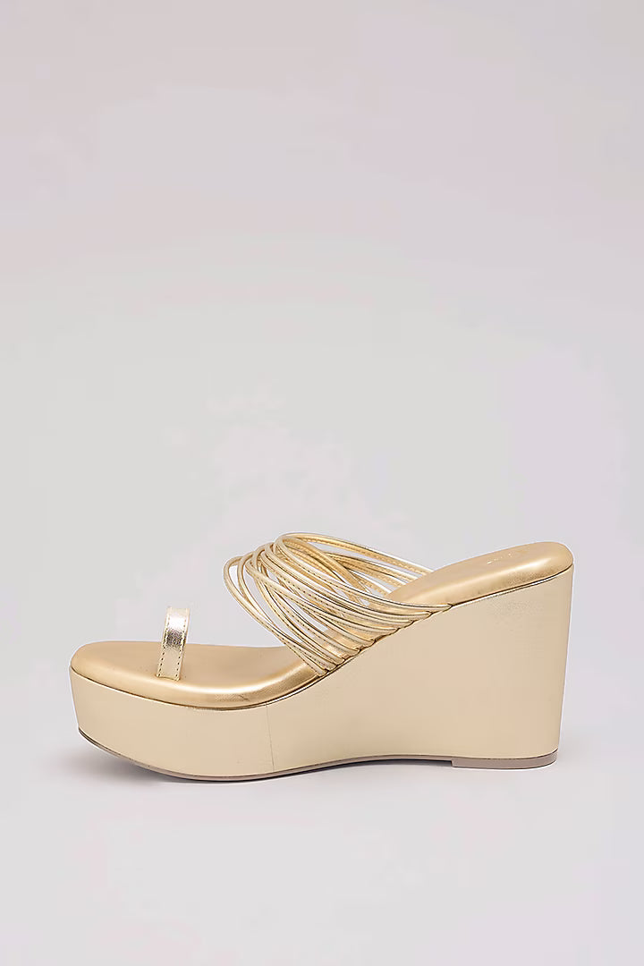 Gold String Kolhapuri Wedge